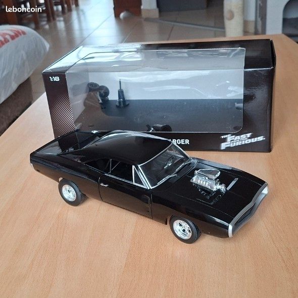 Modèle Réduit Dodge Charger 1970 Noir Et Blanc - Échelle 1:18 Par Greenlight - Avec Moteur Soufflé - Neuf