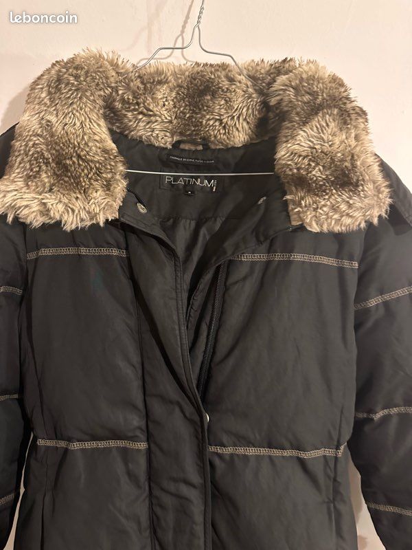 Doudoune Jacket avec Fourrure de Platinium taille S (image 2)