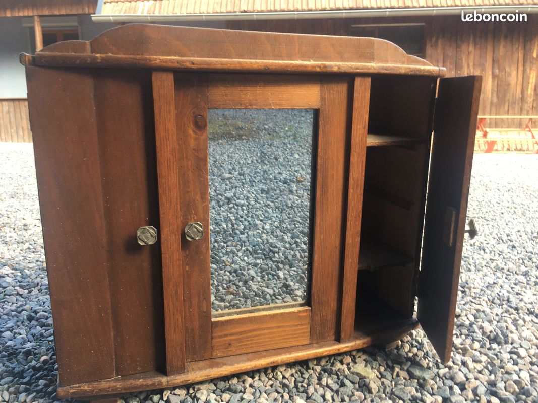 Ancienne armoire à poupée | Mi-Emmaüs