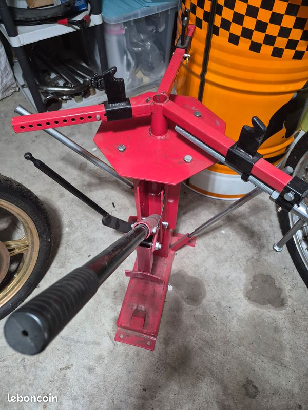 Demonte pneu moto (image 1)