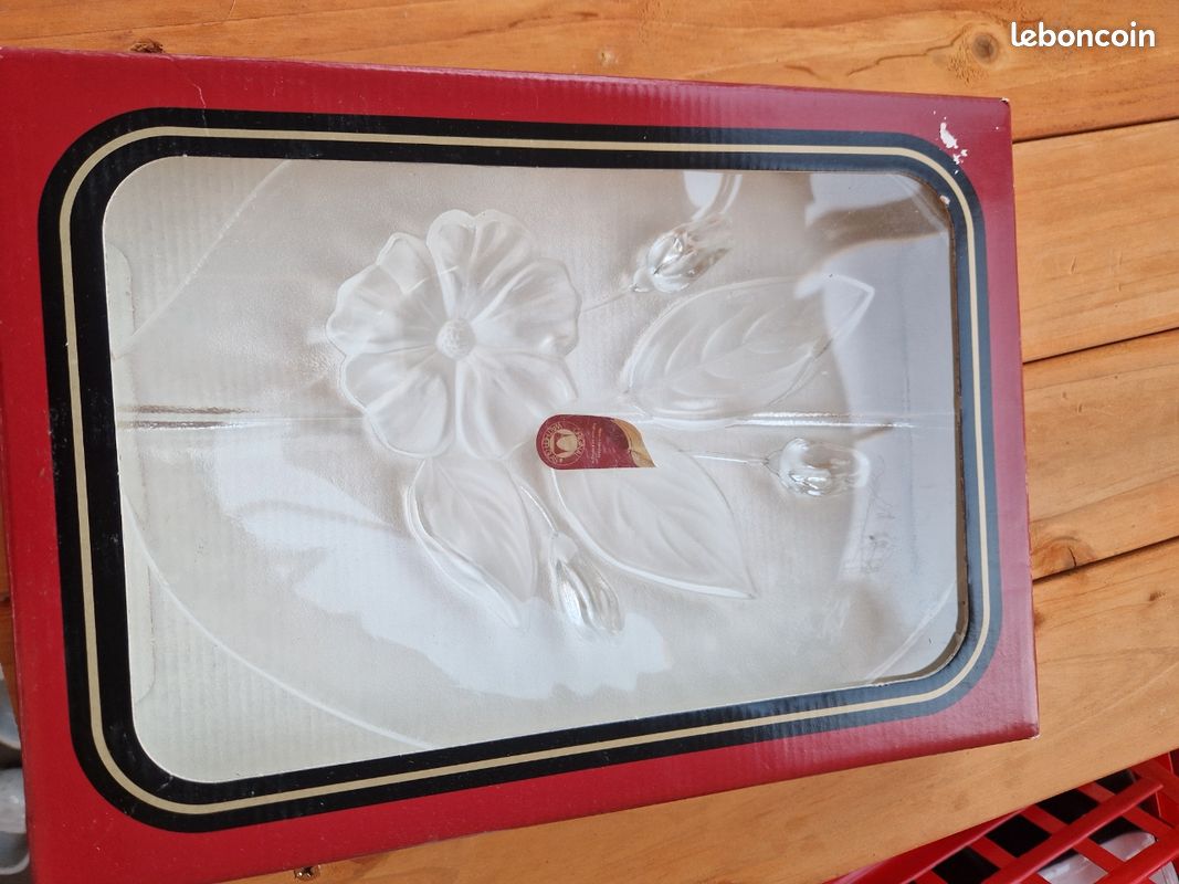 Plat en verre (image 1)