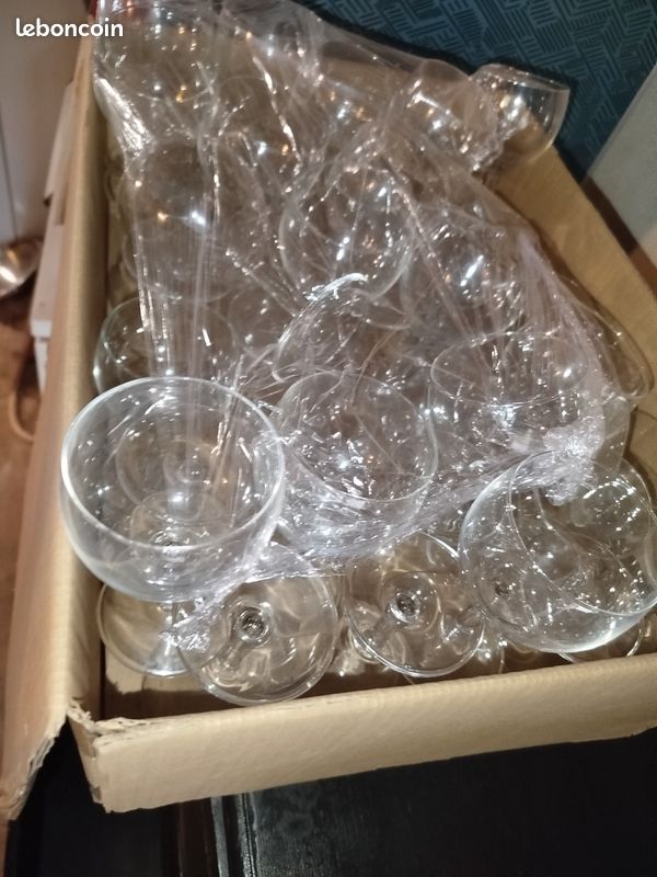 Lot de 40 verres à pied (image 2)