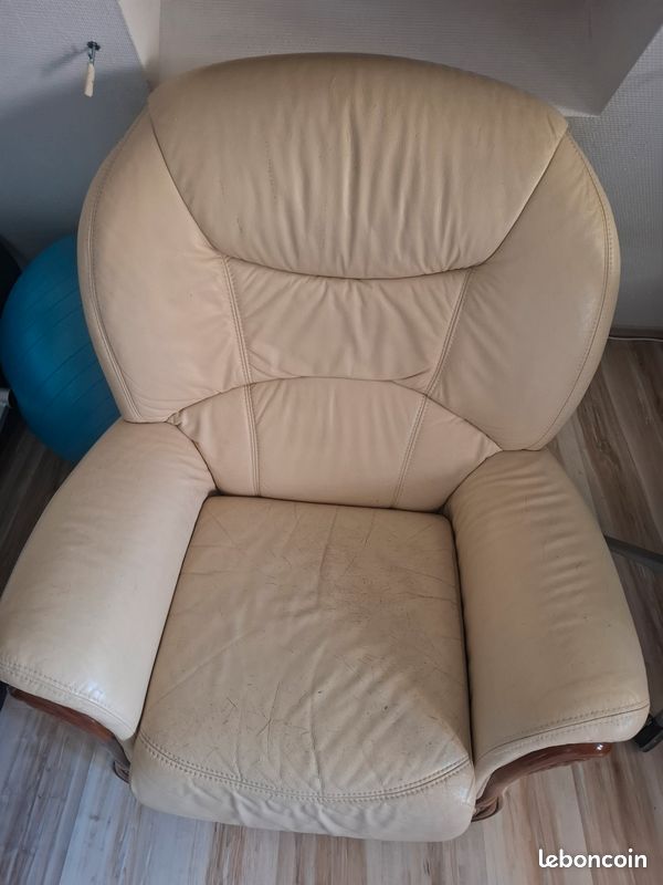 Fauteuil de salon en cuir beige (image 3)