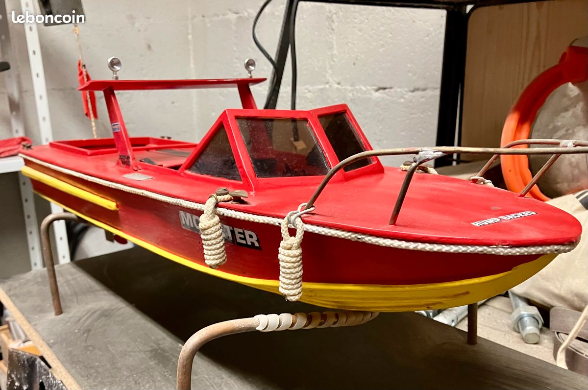 Bateau RC vintage en bois Modélisme