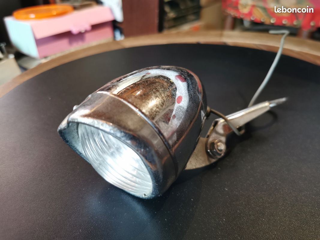 Phare Avant Vélo Ancien – Rouge, Années 30, Pièce D'époque Pour Cyclo