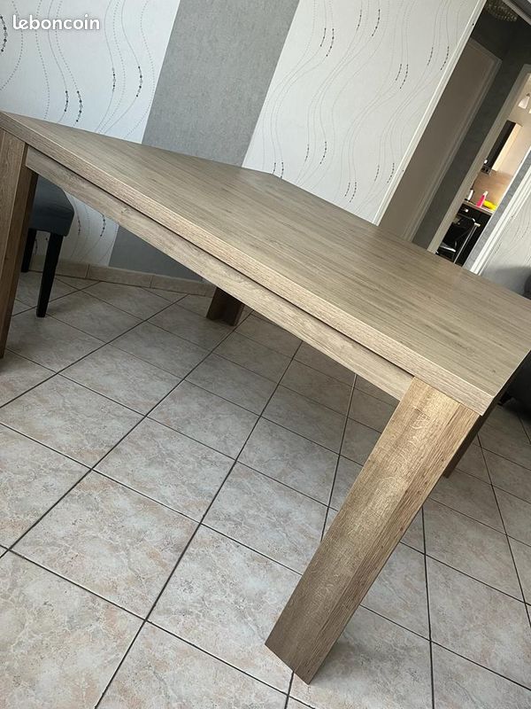 Table quasiment neuve pour salon (image 1)