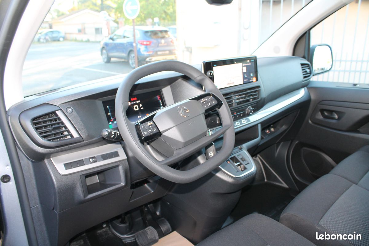 Citroën Jumpy III Fg Taille XL 2.0 Blue-Hdi 145 EAT8 GPS, Caméra de recul, Pack Look sortie le 27/06/2025 , 5 Kilomètres Prix Hors tahes 25 580 (image 3)