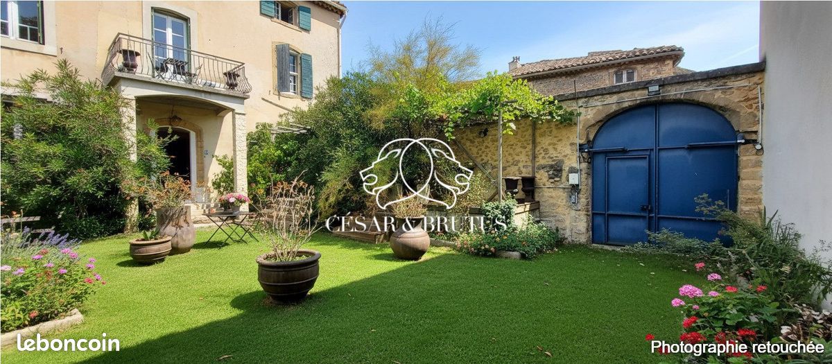 Maison 10 pièces 253 m² · à Rochegude · 253 m² · 299 000 €