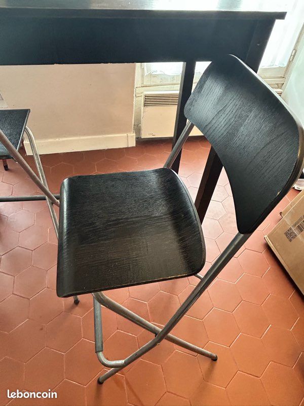 Table haute noire + 2 chaises de bar pliables noires (image 3)