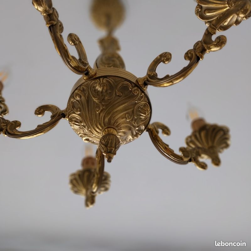Lustre Louis XV En Bronze Massif Doré – 6 Lumières, Diamètre 47 Cm