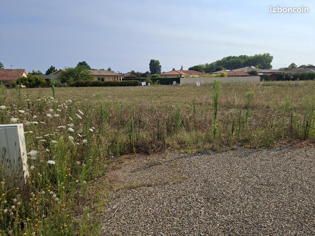 Terrain 790 m² · à Villeneuve-de-Marsan · 41 080 €