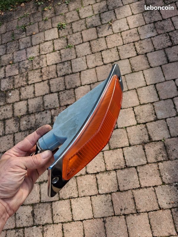 Clignotant droit citroen ds id pallas (image 2)