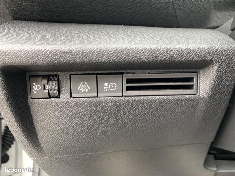 Citroen C4 Moteur électrique 136ch (100 kW) Live Pack Business Automatique (image 13)