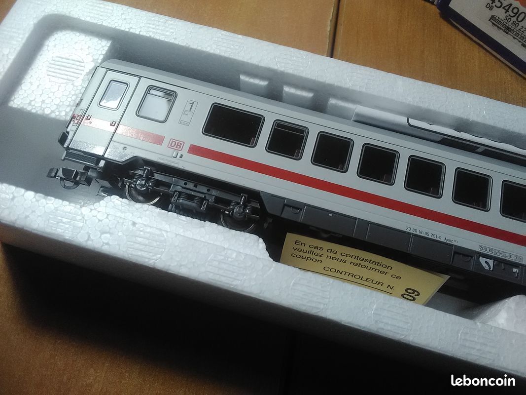 Train Ho 2 voitures voyageurs fourgon feux de convoi Roco BO