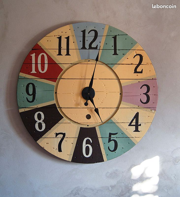 Géante horloge touret bois (image 2)