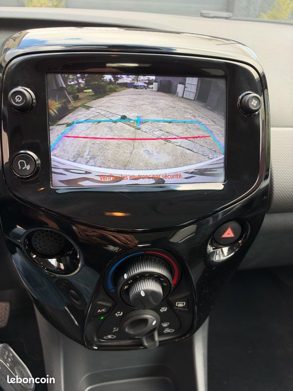 Peugeot 108 VVT ALLURE (image 3)