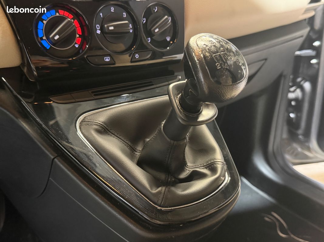 LANCIA YPSILON 1.2 70ch - suivi complet - 2 eme mains (image 7)