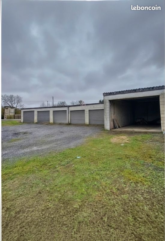 Garage box espace de stockage · à Hirson · 180 €/mois