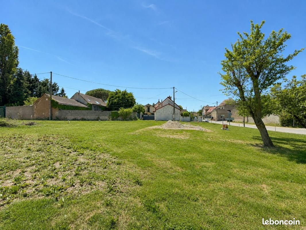 Terrain 1 387 m² Bellerive Sur Allier · à Bellerive-sur-Allier · 103 000 €