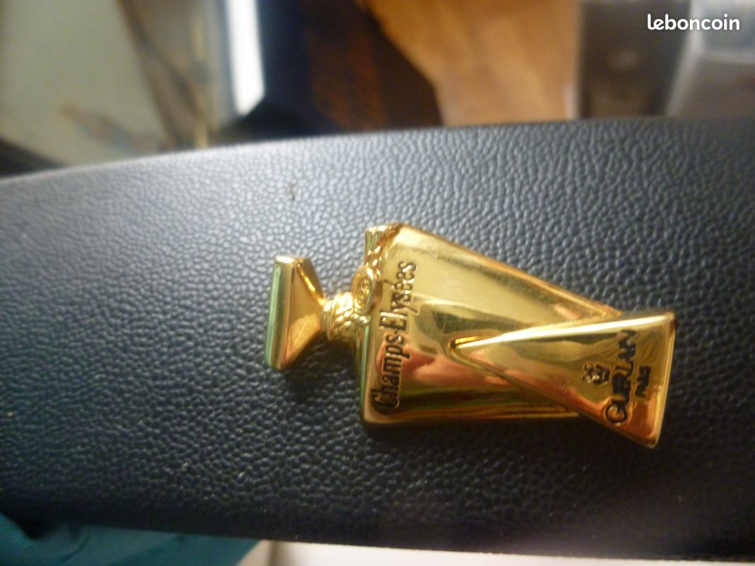 Broche Guerlain (image 1)