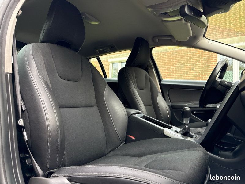 Volvo V60 T3 150CH MOMENTUM - 76.000KM * 1ERE MAIN * GARANTIE (image 16)