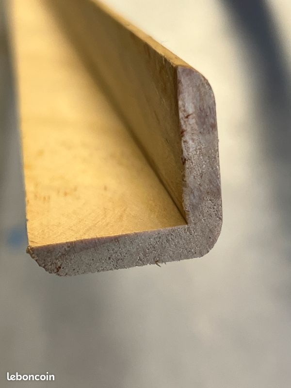 BAGUETTE D'ANGLE PIN 27x27 (image 2)