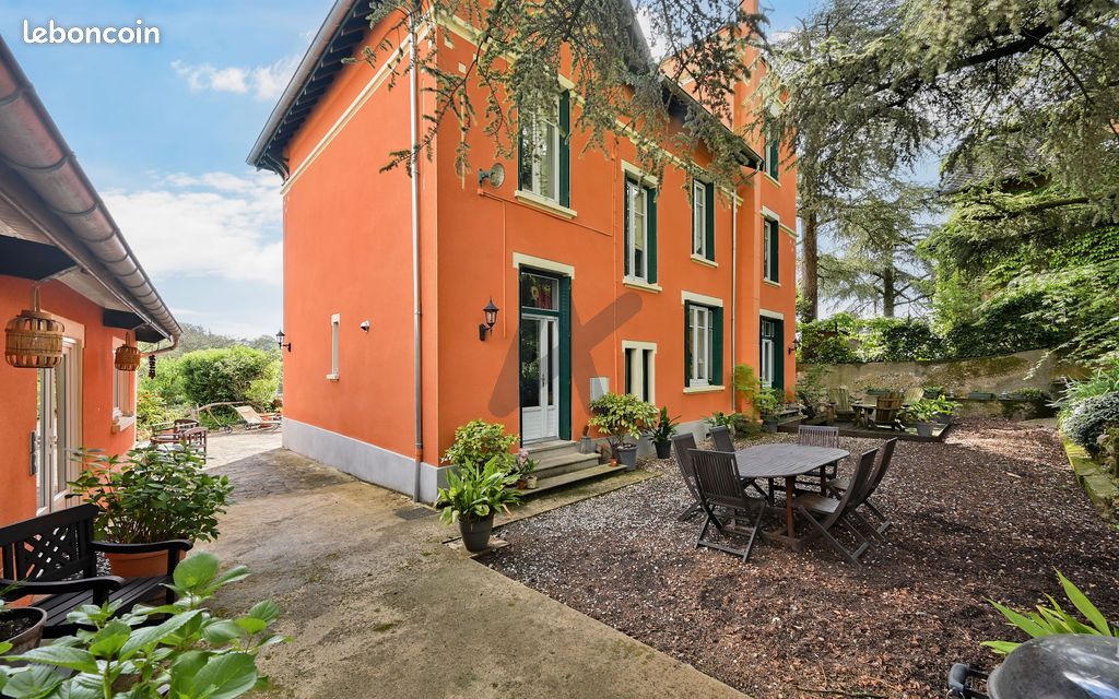 Maison 7 pièces 207 m² · à Rillieux-la-Pape · 207 m² · 799 000 €