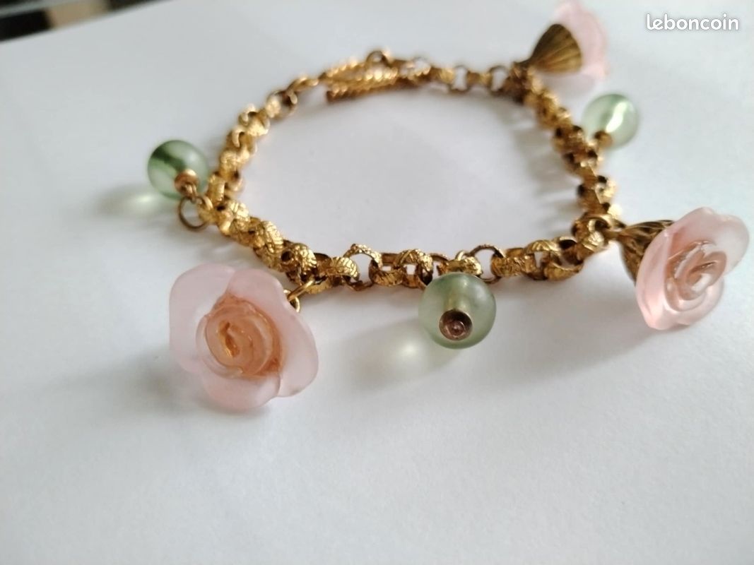 Bracelet motif roses et perles (image 1)