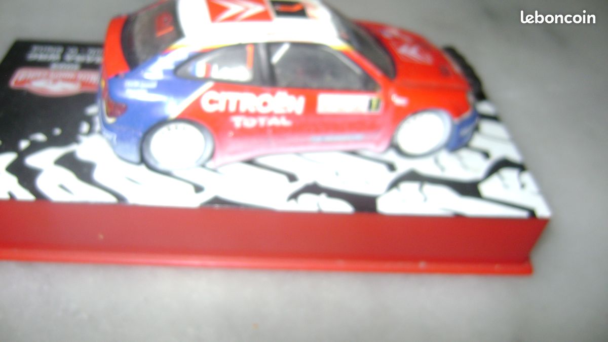 Lot de deux miniatures de voitures de rallye Monte Carlo une Citroën ZX Rallye Raid 1992 et une Citroën XSara WRC 2005 pilotée par S. Loeb et D. Elena (image 4)