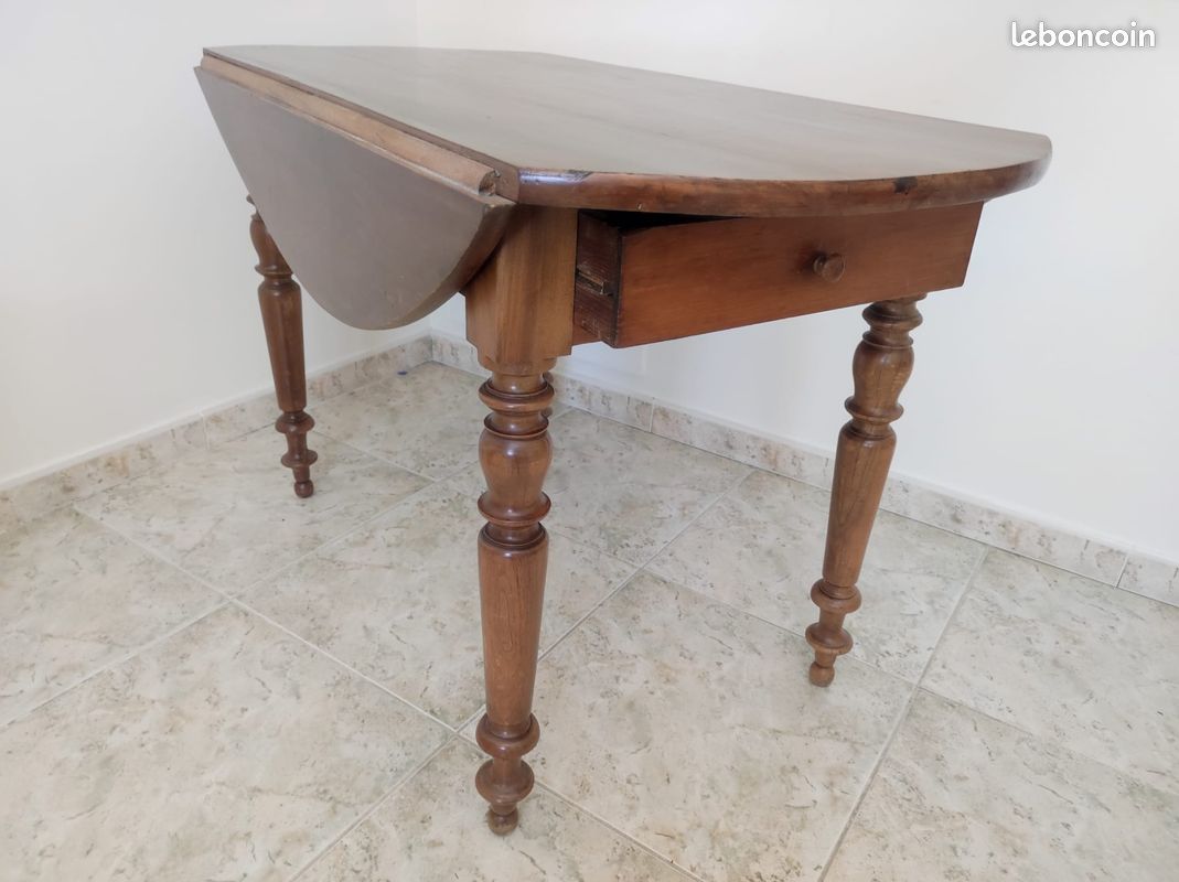 Table ovale à volets (image 1)