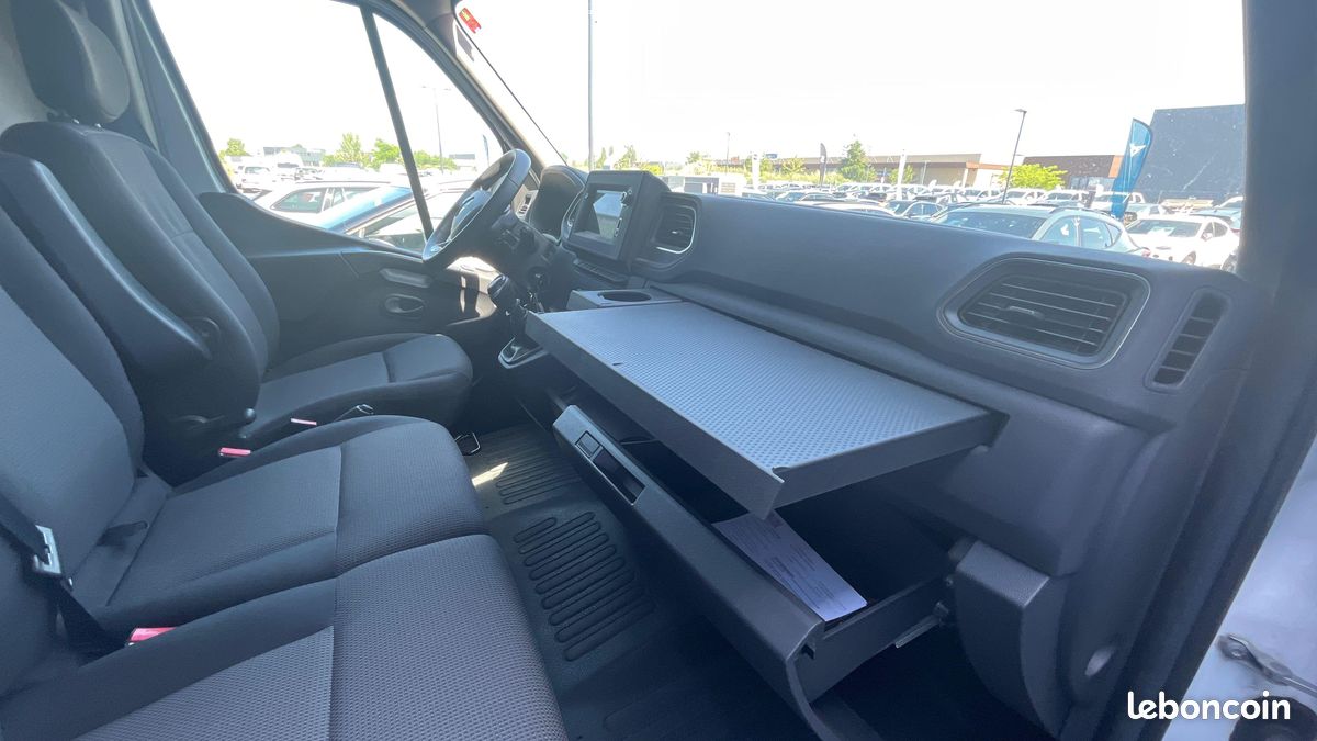 Renault master fourgon l2h2 blue dci 135 grand confort (image 31)