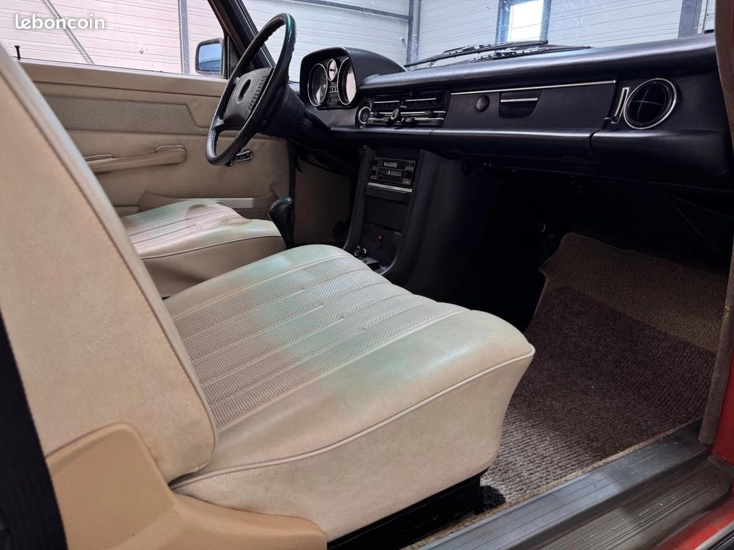 MERCEDES 200200 W114 / 95ch / DOSSIER HISTORIQUE / CUIR BEIGE / SUPERBE ETAT (image 16)