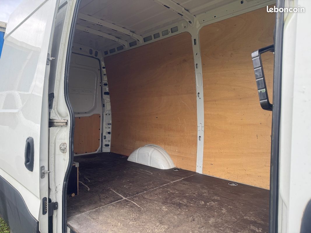 Iveco daily fourgon gn 35 c 14 v11 h2 quad-leaf bvm6 (image 9)
