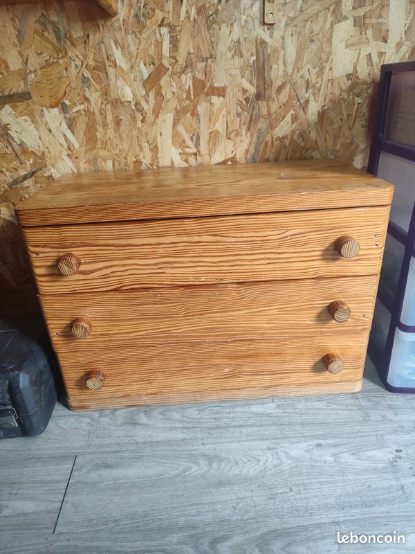 Commode (image 1)