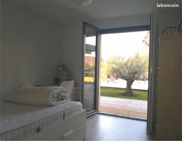 Studio-chambre dans villa au calme