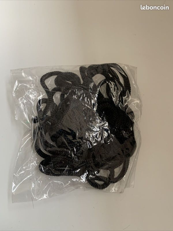 Paire De Lacets Noirs Neufs (image 3)