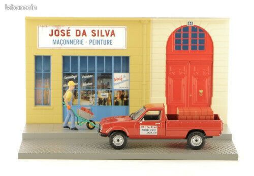 PEUGEOT 504 Dangel Pick-Up + diorama Le maçon José DA SILVA – Maçonnerie Peinture + 1 personnage et 1 brouette - échelle 1/43 - Neuf en Boite - collection VEHICULES UTILITAIRES avec DIORAMA N° 16 (image 6)
