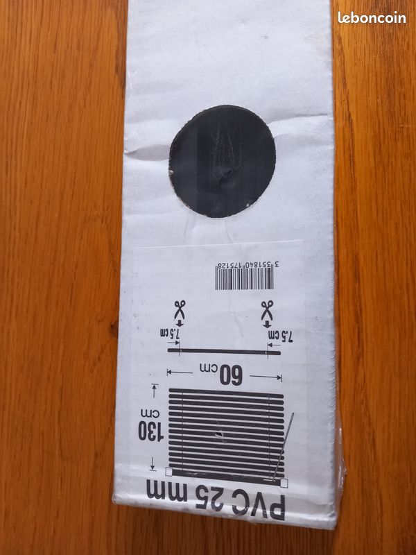 Store PVC noir (image 1)