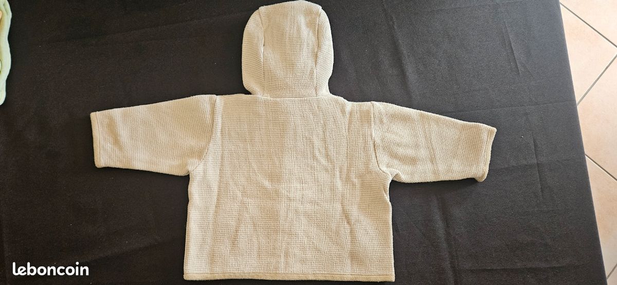 Veste à capuche KIABI garçon 9 mois (image 2)