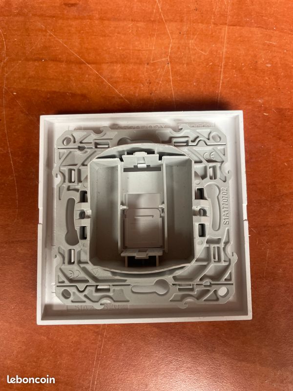 Plaque Schneider Electric Odace blanche avec cache (image 2)