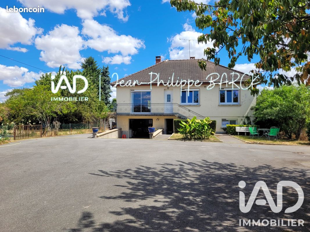 Maison 6 pièces 182 m² · à Commentry · 182 m² · 145 000 €
