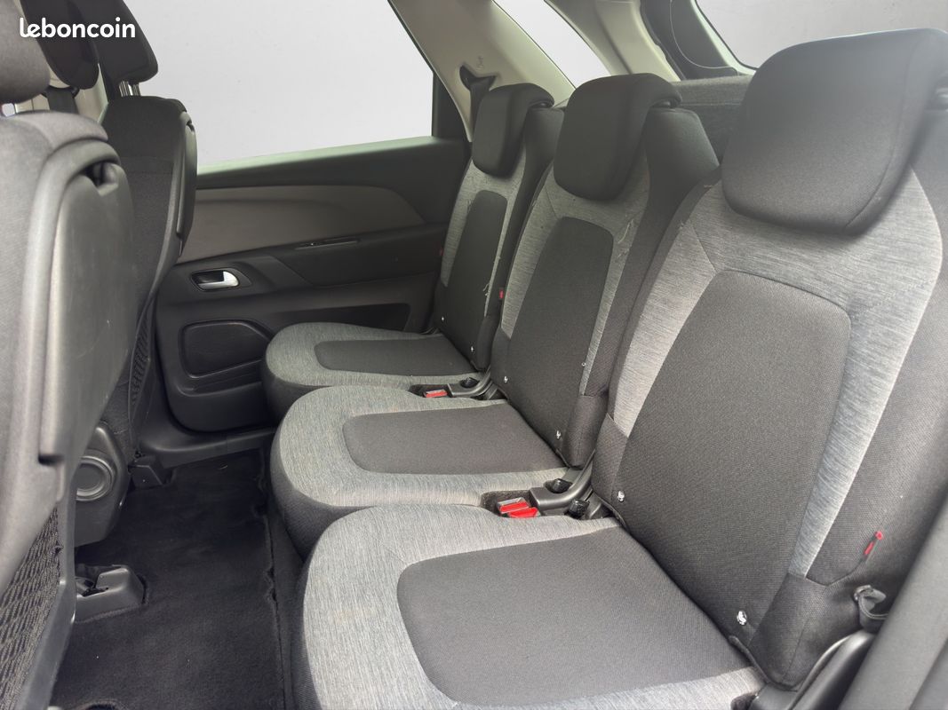 CITROEN GRAND C4 PICASSO PureTech 130 SS Feel (image 12)