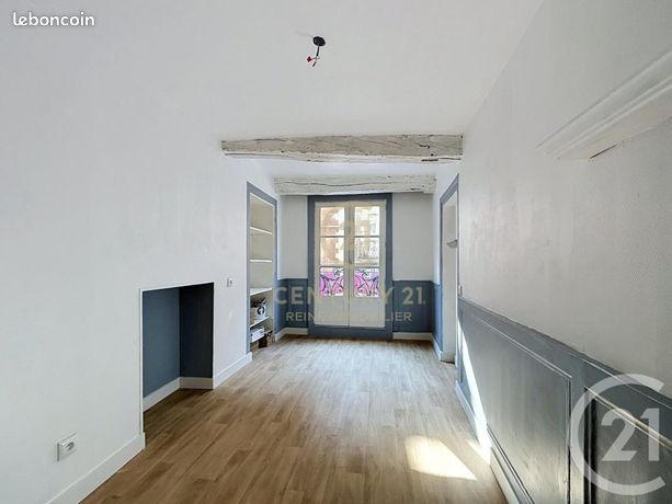 Studio 1 pièce 15 m² — 1