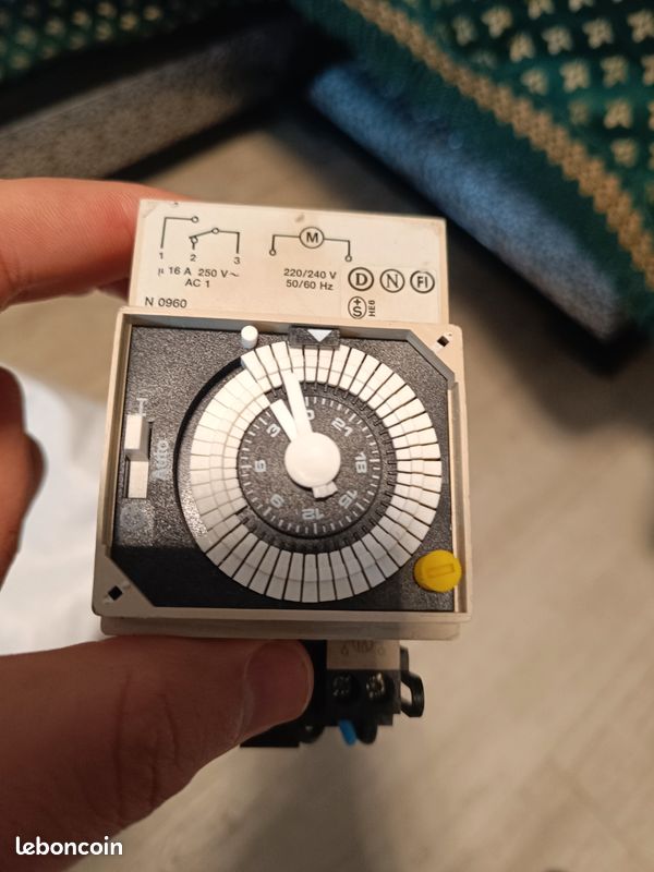 Minuteur 220 V 16A (image 1)