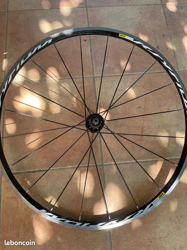 Roue mavic en 700 (image 1)