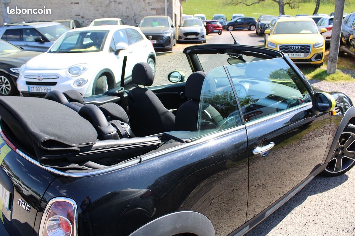 Mini CABRIO ONE CABRIOLET 1L6 ESSENCE 98 CV GPS TACTILE CLIM AUDIO JA 17 RADAR CAPOTE ELECT (image 16)