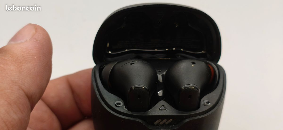 Ecouteurs bluetooth JBL Tune avec boitier charge (image 2)