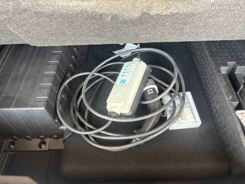 Renault Captur E-Tech Plug-in 160 Initiale Paris (image 21)