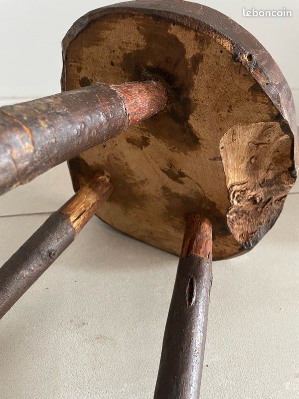 Tabouret brutaliste tripode ancien en bois (image 8)