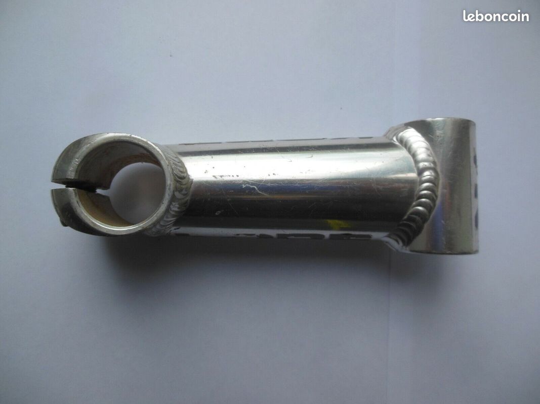 Silencieux d'échappement droit d'origine Honda VFR 700 F (VFR700F Silencieux d'échappement droit d'origine Honda VFR 700 F (VFR700F